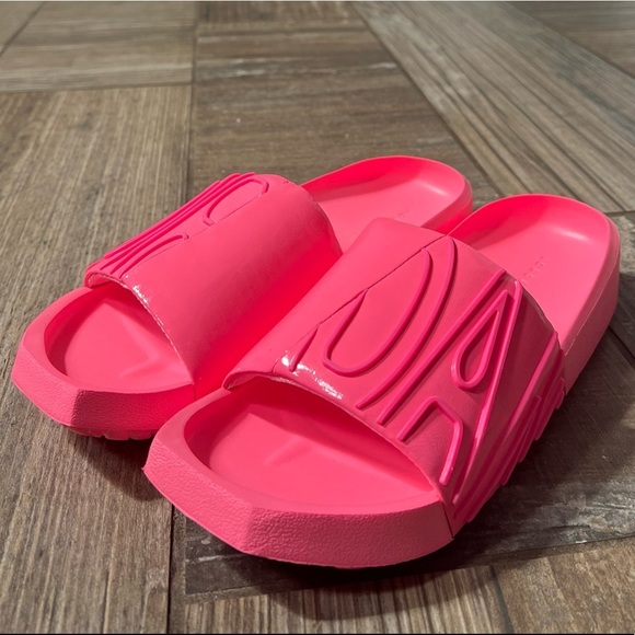 Jordan Nola Slides size 7 - Picture 2 of 10